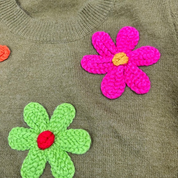 Bibi Olive Green Short Sleeve Sweater Womens Size S Crochet Flower Appliqués Top - Picture 2 of 8